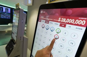 15 nhân viên văn phòng cùng trúng số gần 100 tỉ đồng