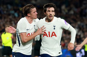 Dự đoán tỉ số Ngoại hạng Anh: Đánh bại Man United, Tottenham có chiến thắng đầu tiên