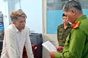Bắt người dọa chém, khống chế thẩm phán và thư ký tòa đi thẩm định tài sản
