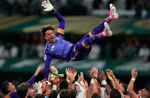 85.000 CĐV tri ân thủ môn huyền thoại Ochoa tại World Cup