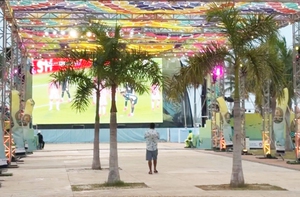 Fan zone World Cup vắng như chùa Bà Đanh vì cạnh đầm cá sấu