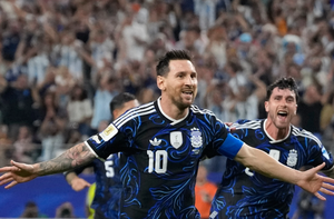 Lần đầu dự bị sau 20 năm, Messi vẫn viết tiếp lịch sử World Cup