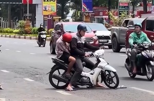 Video hài nhất tuần qua: Hai thanh niên bị 'mất kết nối' giữa đường