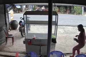 Chủ quán nghỉ bán sớm khi 'cái tủ được gió đẩy vào nhà'