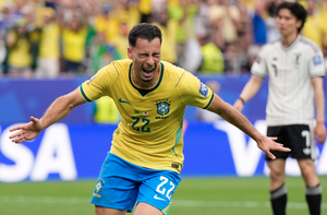 Fan Brazil cầu ‘Công thức Nhật Bản’ ở World Cup… sai một lần