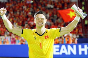 Cản phá xuất thần, Lê Giang Patrik được bầu xuất sắc nhất trận thắng Thái Lan