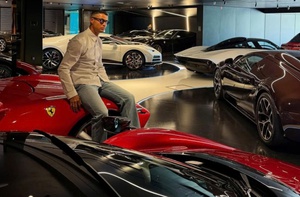 Ronaldo khoe ‘đồ chơi’ siêu đắt tiền trước ngày cưới