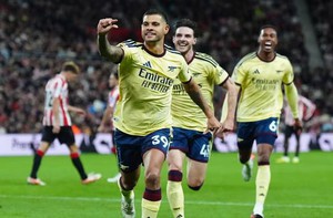 Arsenal giữ mạch toàn thắng, HLV Arteta vẫn chỉ trích trọng tài vì 'quả phạt đền ngớ ngẩn'