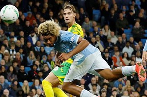 Lần đầu ra mắt, ngôi sao 17 tuổi tỏa sáng giúp Man City giành vé đi tiếp