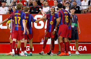Raphinha lập hat-trick giúp Barca khởi đầu hoàn hảo ở La Liga