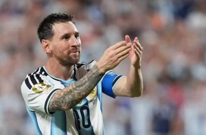 Vé trận cầu chia tay tuyển Argentina của Messi sốt xình xịch