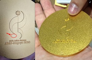 HCV Asiad chưa kịp khoe đã... tróc màu