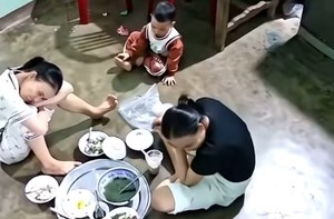 Bé trai nín khóc khi nhận ra mình đã gây họa