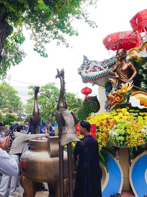 Hàng ngàn người đổ về lễ hội kỷ niệm 158 năm ngày Anh hùng dân tộc Nguyễn Trung Trực hy sinh