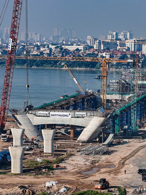 Toàn cảnh cây cầu trị giá 16.000 tỉ ở trung tâm Hà Nội sau 1 năm khởi công