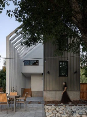 Ngôi nhà tiết kiệm năng lượng xây dựng từ vật liệu tái chế