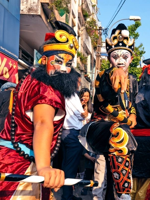 Đoàn lân, sư, rồng diễu hành rộn rã trong Lễ hội Nguyên tiêu