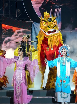 Rực rỡ đêm hội Nguyên tiêu, đậm sắc màu văn hóa Việt - Hoa