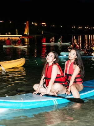 Ngắm hoàng hôn ‘tỉ đô’, trải nghiệm bãi tắm đêm đầu tiên ở Nha Trang