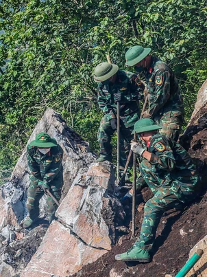 'Chiến dịch 500 ngày đêm' đón liệt sĩ trở về: Đã tìm kiếm, quy tập 1.421 hài cốt