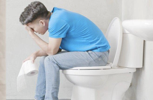 Công ty cử người đi 'soi' toilet, phát hiện ai quá 15 phút phạt 1,7 triệu