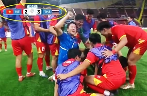 Bảng tỉ số ‘đi lạc’, cổ động viên U22 Việt Nam thoáng thót tim