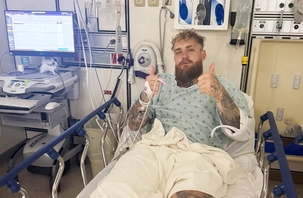 Đánh thua Anthony Joshua, Jake Paul phải húp cháo cả tuần