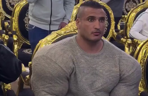 Vệ sĩ Ai Cập gây bão mạng vì thân hình 'Hulk đời thực'