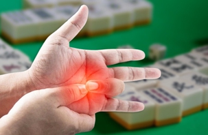 Nhập viện sau ba ngày đánh bài liên tục