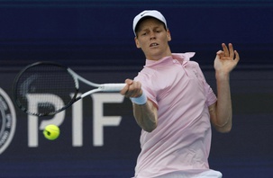 Jannik Sinner san bằng một kỷ lục của Novak Djokovic