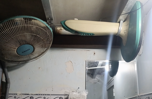 Muôn kiểu treo quạt tường của người Việt