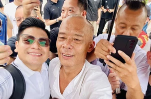 Thử lẩu gà của 'chủ quán đuổi khách', người Việt nhận xét sao?