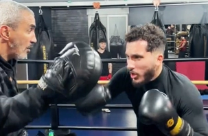 Tiền vệ Cherki gây sốt với cú đấm trong phòng tập boxing