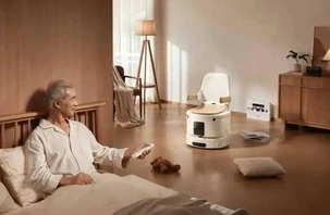 Toilet AI tự tìm đến tận giường, giá hơn 300 triệu đồng
