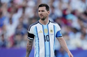 Vì sao Messi đeo băng đen trong trận tứ kết World Cup 2026?