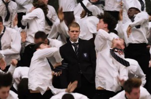 Loạt clip AI 'nhái' điệu nhảy của Yung Lean gây khó chịu