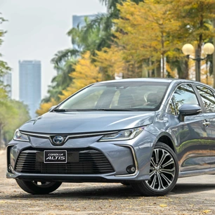 Toyota Corolla Altis 1.8 Hev sedan tiết kiệm nhiên liệu và vận hành êm ái