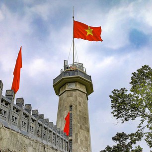 Cột cờ A Pa Chải cao hơn 45m