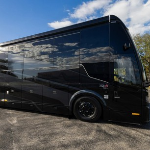 Nhà di động đẹp nhất thế giới: Như cung điện di động, giá hơn 56 tỉ, đã có người mua