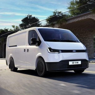 Ford Transit có bản điện giá rẻ, vẫn có ga thích ứng, ghế sưởi, chạy 250km/sạc