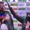 HLV Manchester United bị chỉ trích khi để phụ nữ che ô