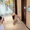 Cô gái ngượng đỏ mặt khi múa cổ trang chờ thang máy