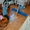 Chồng tập yoga sai tư thế để nhặt tiền rơi của vợ