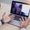Sự thật bất ngờ về việc vỡ màn hình MacBook do kẹp thẻ giấy