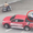 Tài xế bán tải ngăn gió bão giúp người đi xe máy nhận 'mưa lời khen'