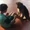 Chú chó ngoan ngoãn ngồi giữ chân giúp cậu chủ tập thể dục