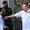 Khoảnh khắc xúc động khi ông Thaksin đoàn tụ với con gái bên ngoài nhà tù