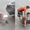 Thợ sửa ô tô 'đau đầu' khi cụ bà đi đường nhặt mất 4 con ốc xe Mercedes