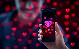 Anh chàng hoàn hảo trên app hẹn hò hóa ra nhờ AI 'nói hộ'