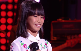 Cô bé gốc Việt hát 'Bonjour Vietnam' thi The Voice Kids Pháp